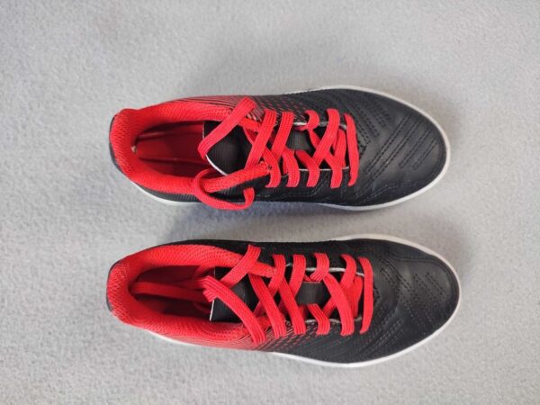 Souliers de football Décathlon Kipsta pour enfants Agility 100 Turf - Noir Rouge – Image 3